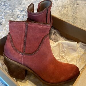 SOFFT brand Taylie suede Booties. Size 8